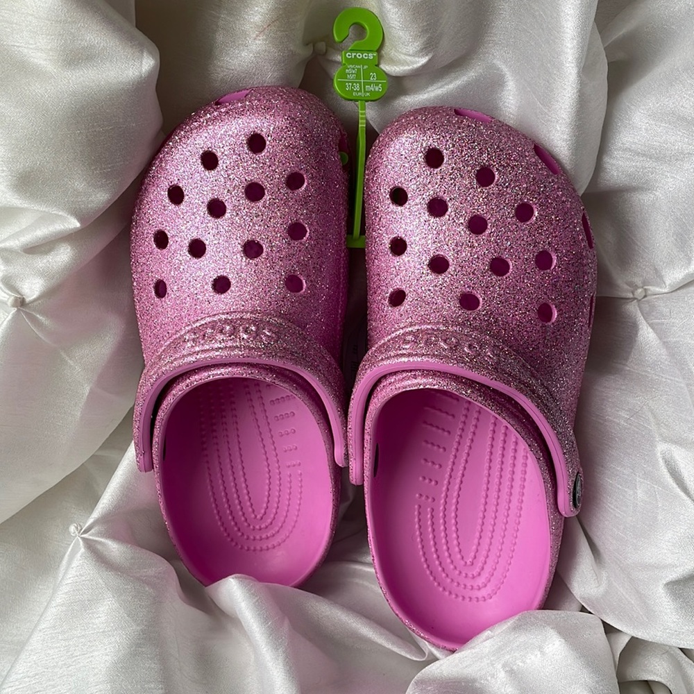 Crocs Classic Glitter II Clog, Taffy Pink Color, Size: Men’s 5/Women’s 7